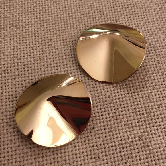 Vintage Goldtone Disc Earrings Modern Style Clip Earrings - Picture 12 of 12